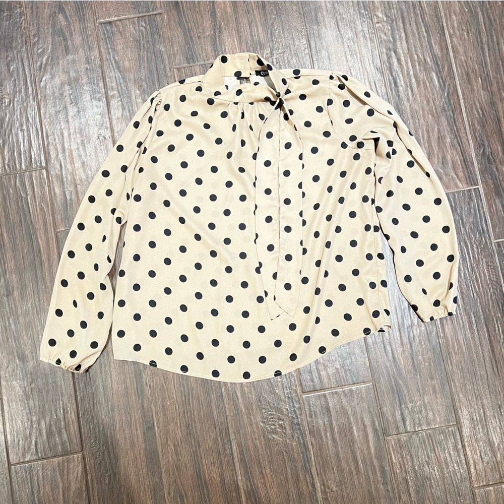 Cure Women’s XL blouse top. Polka dots pm2